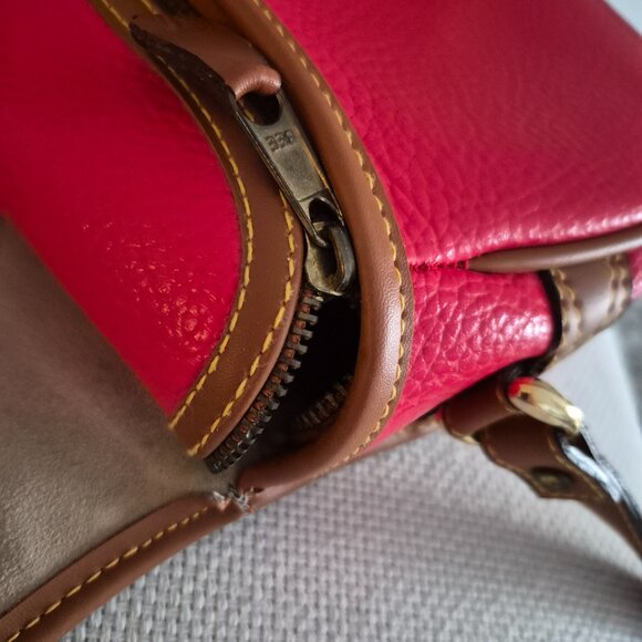 Dooney and Bourque crossbody leather bag. - Picture 8 of 8